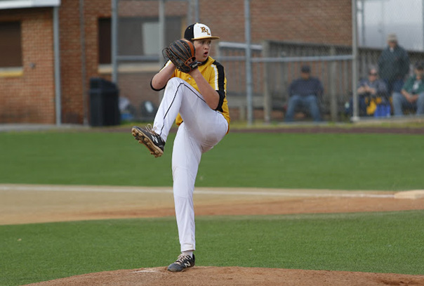 Al Lipscomb's son pitching for his high school team